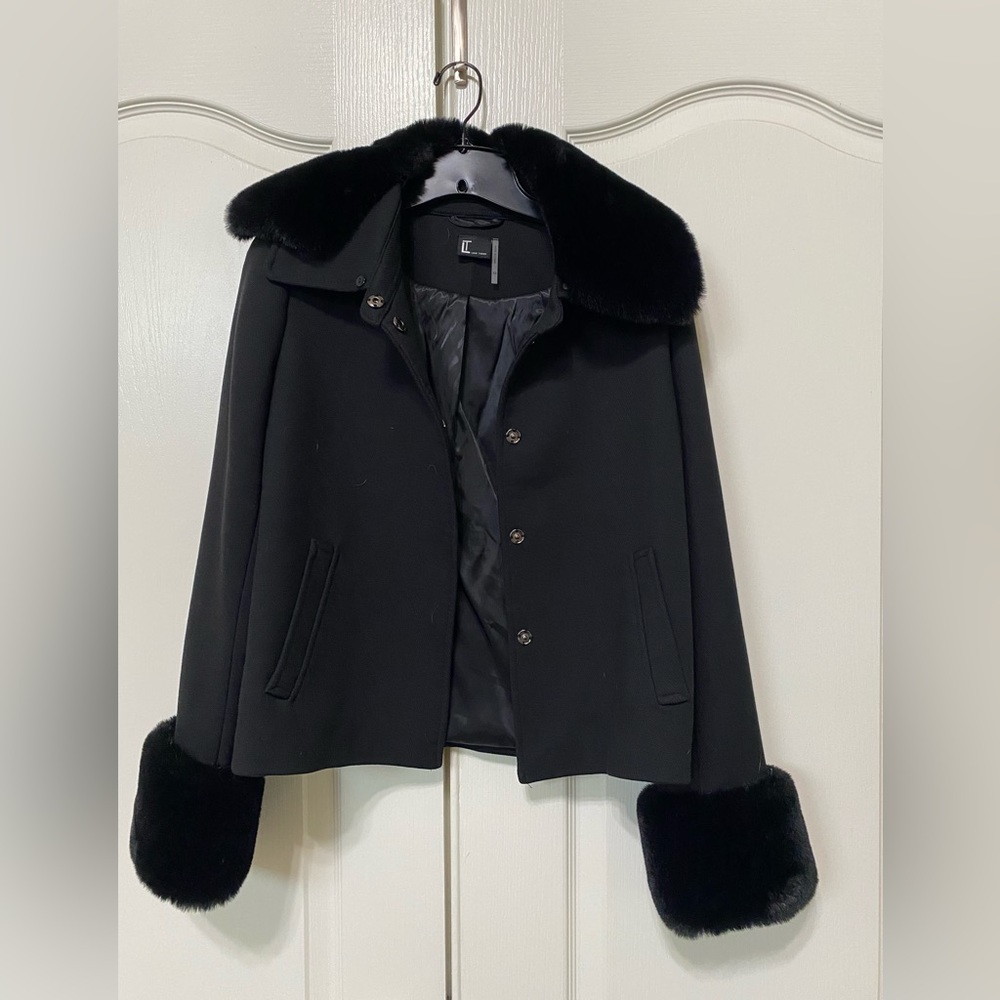 Love token xs jacket with removable faux fur. Never worn